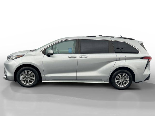 2021 Toyota Sienna XLE