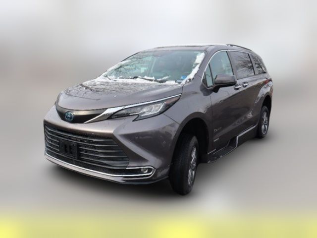 2021 Toyota Sienna XLE