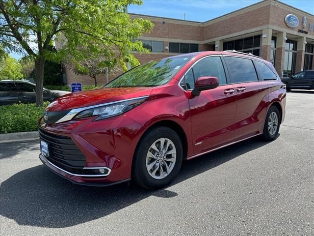 2021 Toyota Sienna XLE