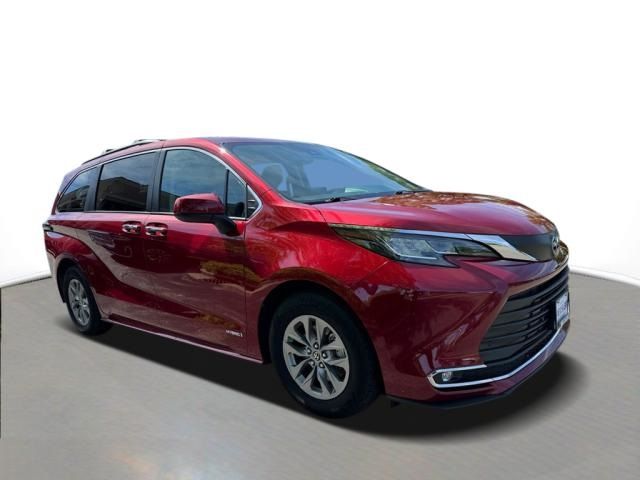 2021 Toyota Sienna XLE