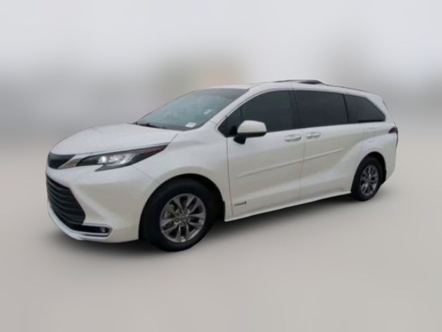 2021 Toyota Sienna XLE