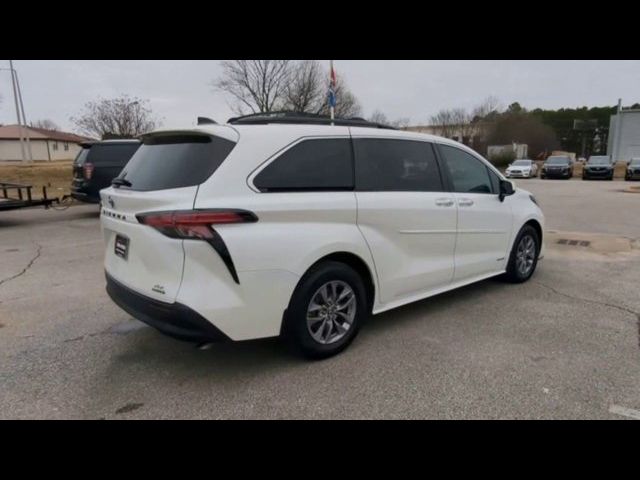 2021 Toyota Sienna XLE