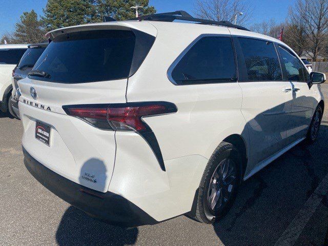 2021 Toyota Sienna XLE