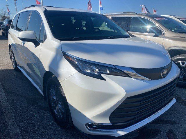 2021 Toyota Sienna XLE