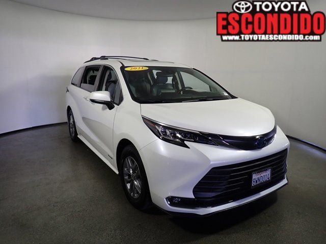 2021 Toyota Sienna XLE