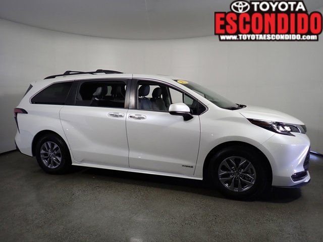 2021 Toyota Sienna XLE