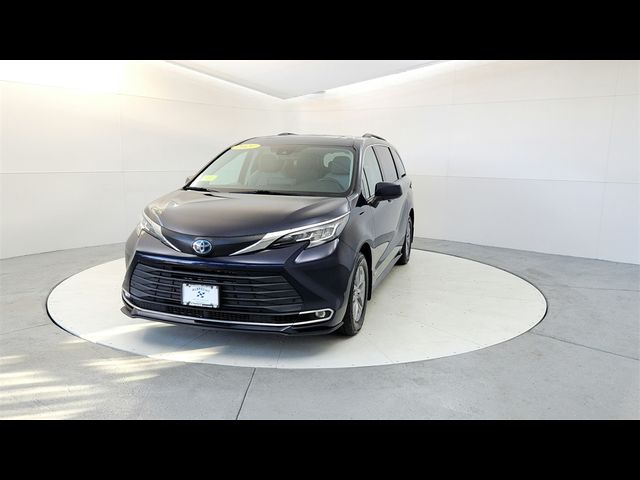 2021 Toyota Sienna XLE