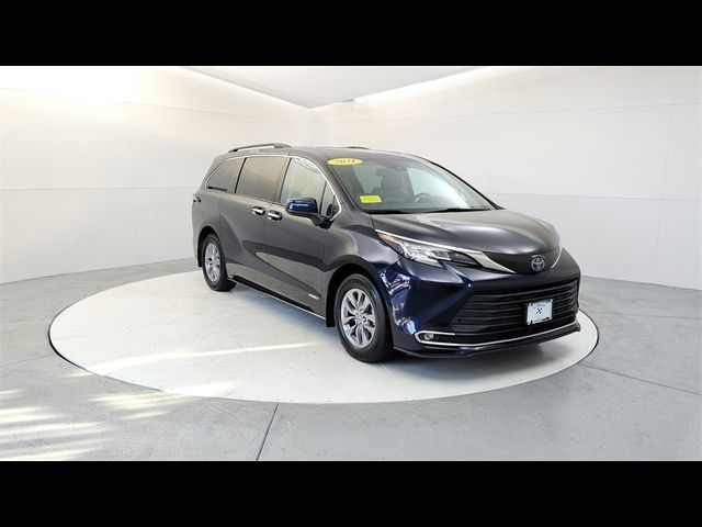 2021 Toyota Sienna XLE