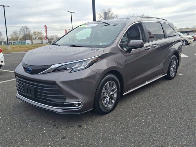 2021 Toyota Sienna XLE