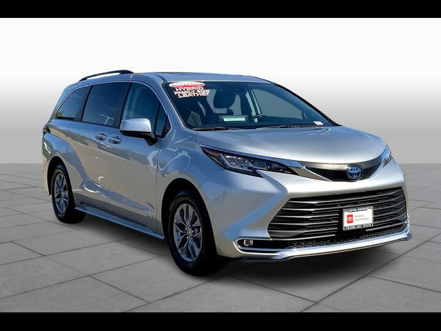 2021 Toyota Sienna XLE