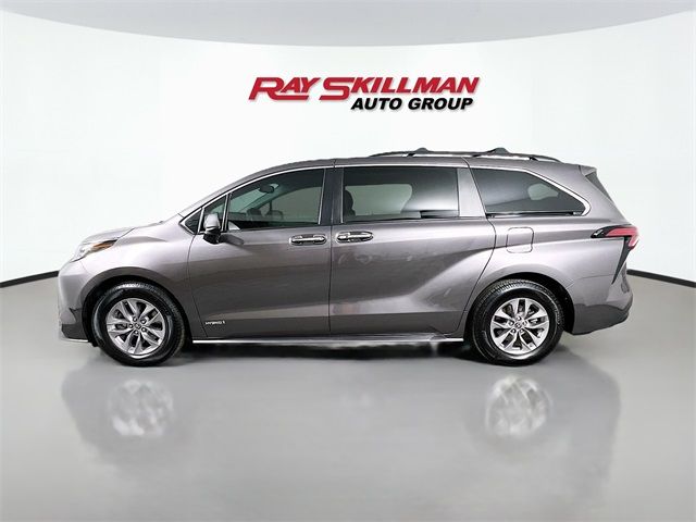 2021 Toyota Sienna XLE