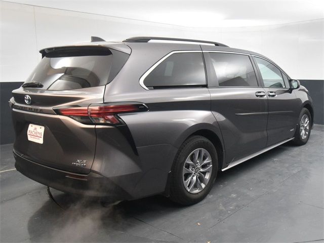 2021 Toyota Sienna XLE