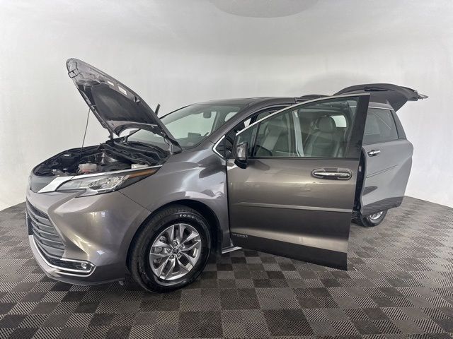 2021 Toyota Sienna XLE