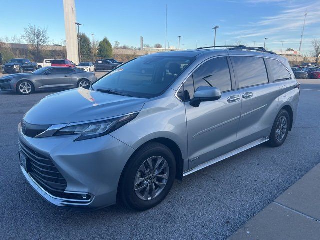 2021 Toyota Sienna XLE