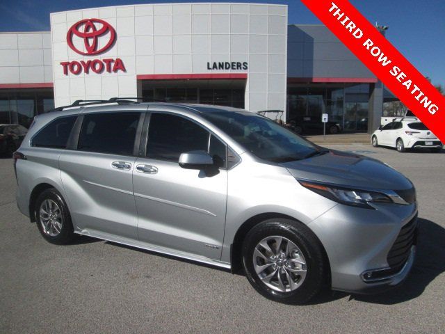 2021 Toyota Sienna XLE