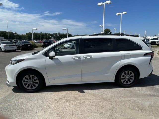 2021 Toyota Sienna XLE