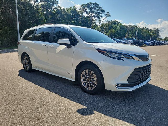 2021 Toyota Sienna XLE