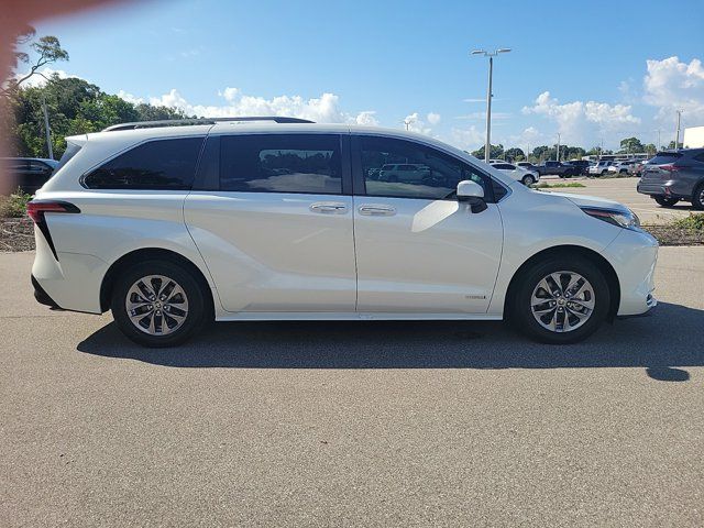 2021 Toyota Sienna XLE