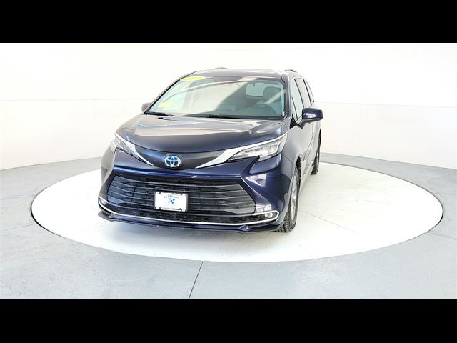 2021 Toyota Sienna XLE