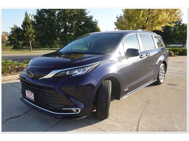 2021 Toyota Sienna XLE