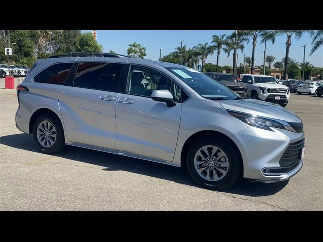 2021 Toyota Sienna XLE