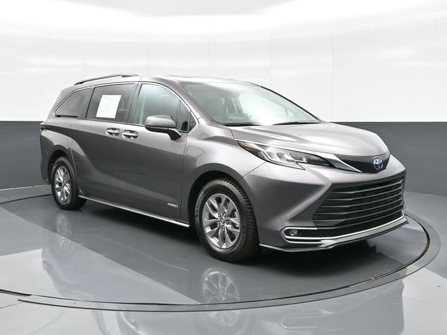 2021 Toyota Sienna XLE