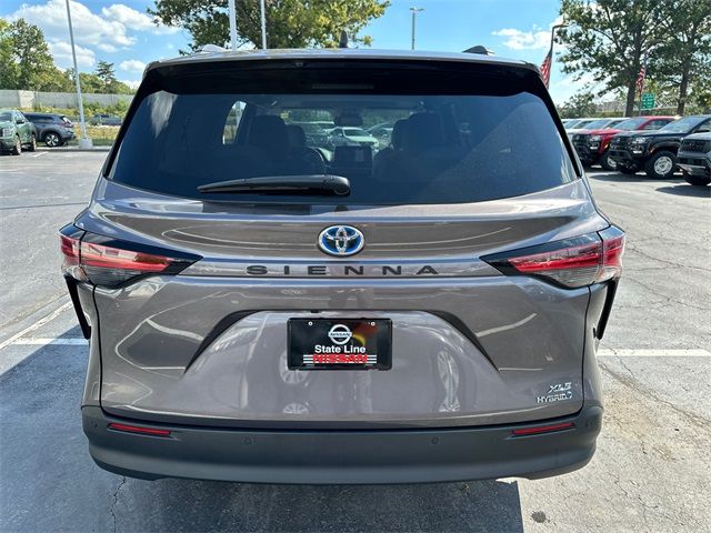 2021 Toyota Sienna XLE