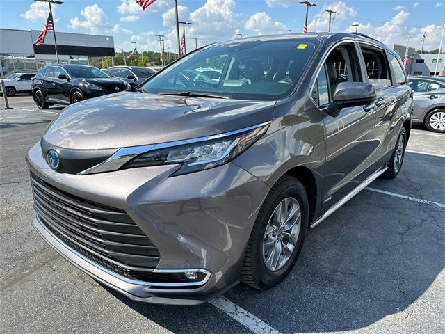 2021 Toyota Sienna XLE