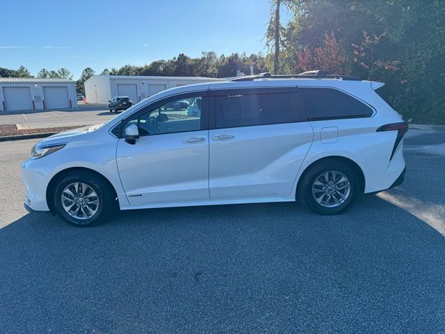 2021 Toyota Sienna XLE