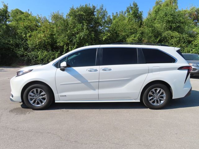 2021 Toyota Sienna XLE