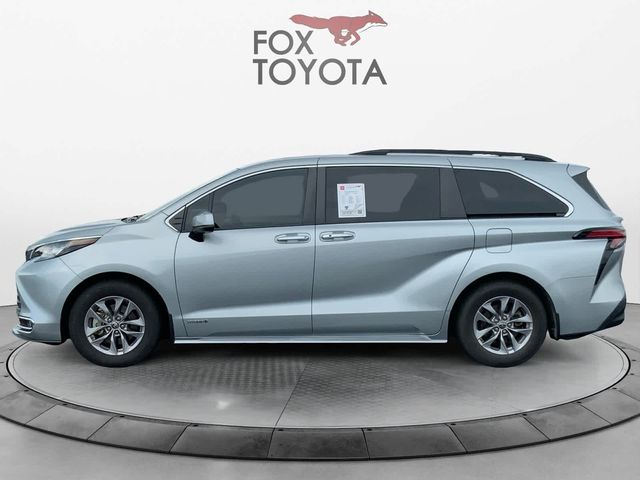 2021 Toyota Sienna XLE