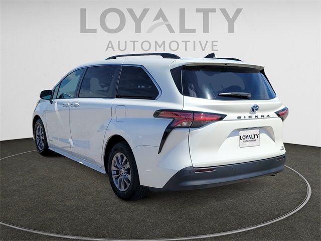 2021 Toyota Sienna XLE