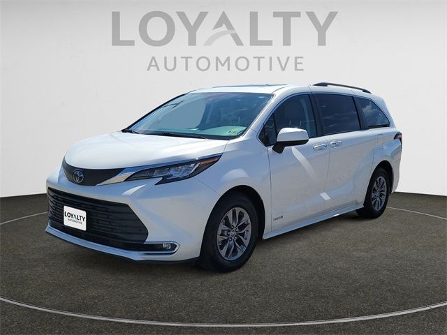 2021 Toyota Sienna XLE