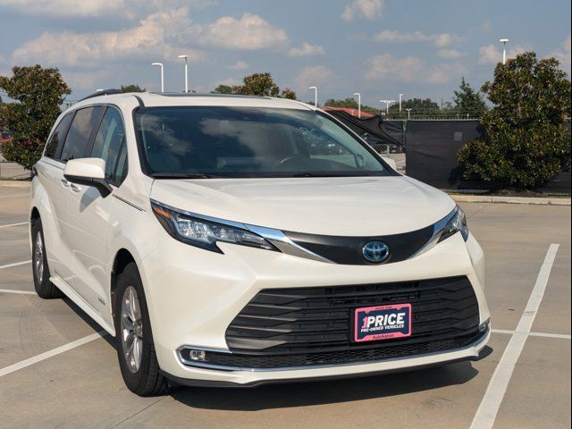 2021 Toyota Sienna XLE