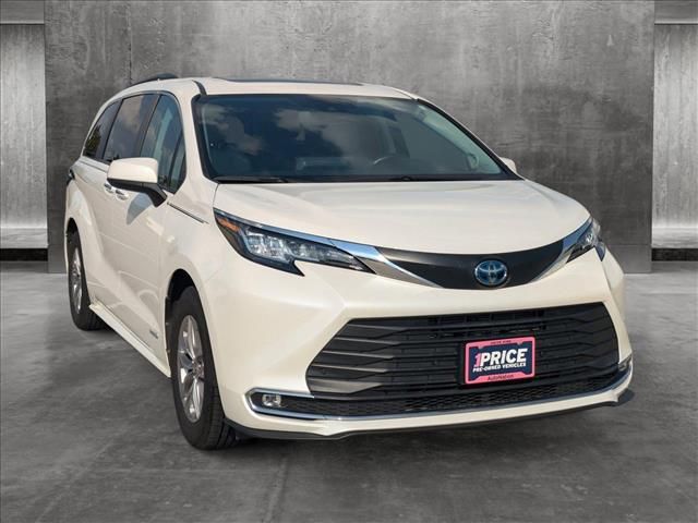 2021 Toyota Sienna XLE