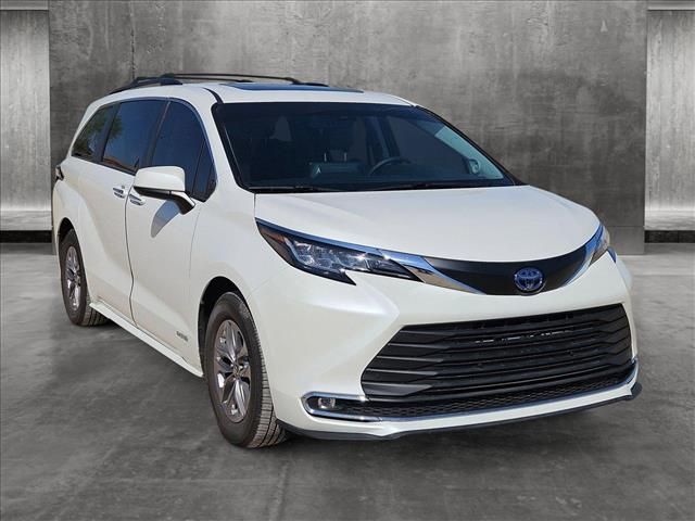 2021 Toyota Sienna XLE