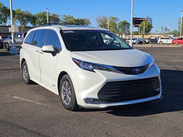 2021 Toyota Sienna XLE