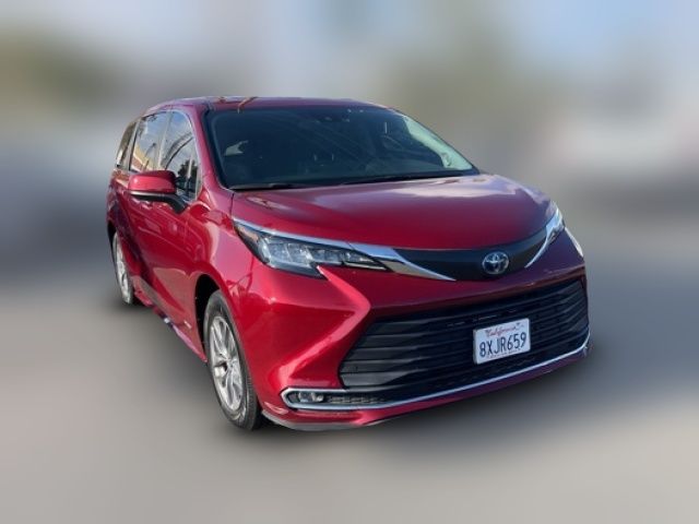 2021 Toyota Sienna XLE