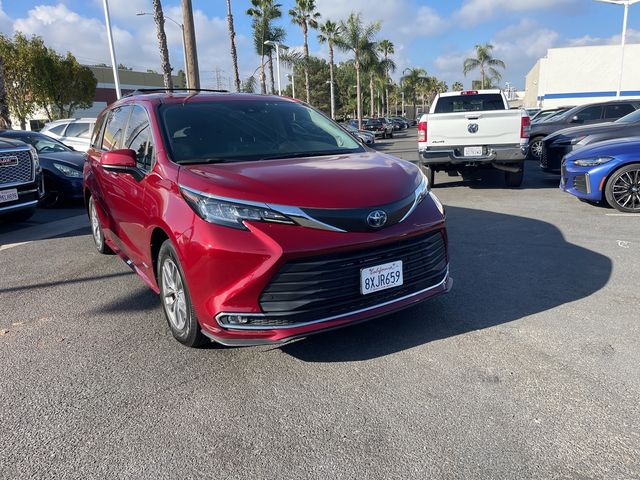 2021 Toyota Sienna XLE