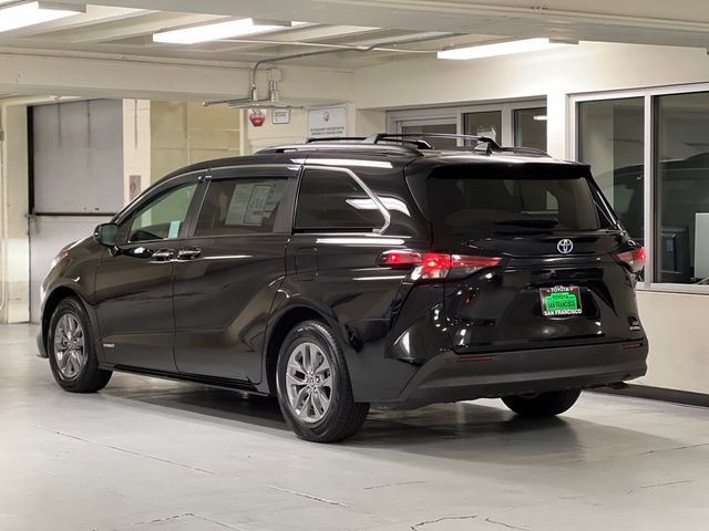 2021 Toyota Sienna XLE