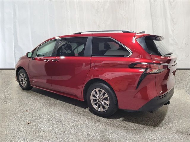 2021 Toyota Sienna XLE