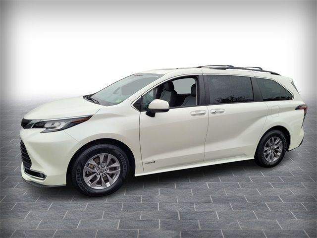 2021 Toyota Sienna XLE