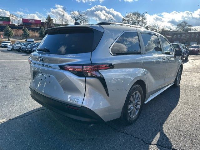 2021 Toyota Sienna XLE