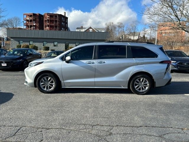 2021 Toyota Sienna XLE