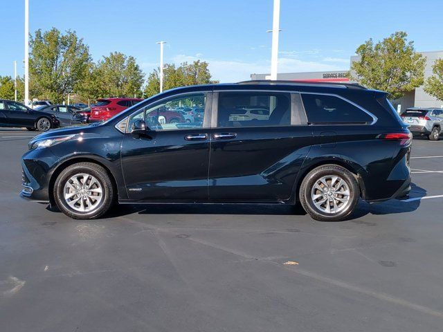 2021 Toyota Sienna XLE