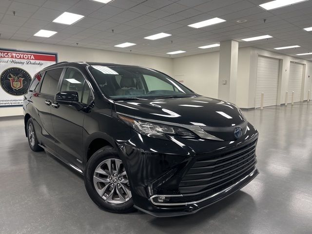 2021 Toyota Sienna XLE