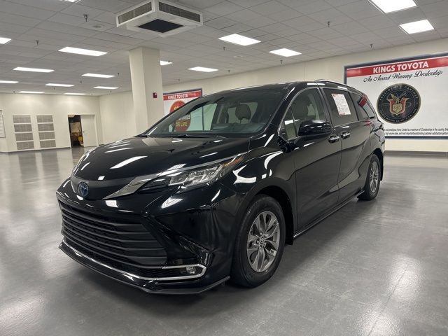 2021 Toyota Sienna XLE