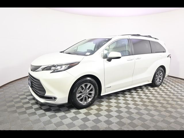 2021 Toyota Sienna XLE