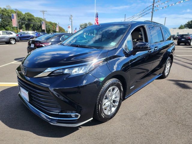 2021 Toyota Sienna XLE