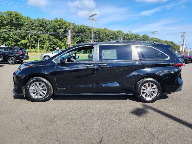 2021 Toyota Sienna XLE